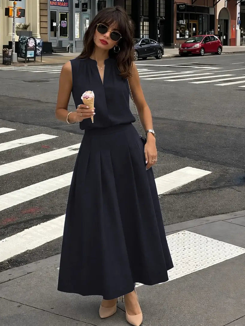 Pleated Skirt in SoftSuit™ Fabric - Navy