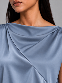 Jenna LustraSatin™ top neckline detail